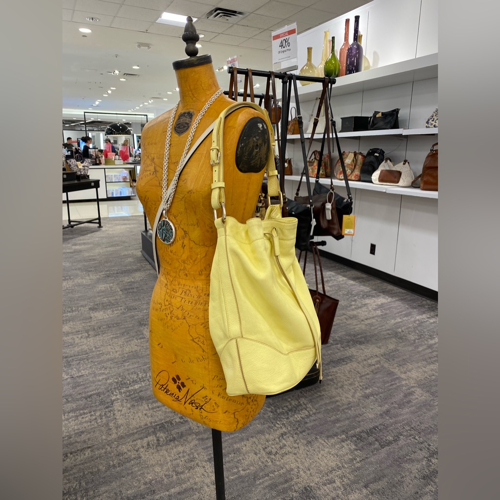 Coccinelle Itali Buckets Bag.Leather. Lime.Medium. Shoulder Bag.